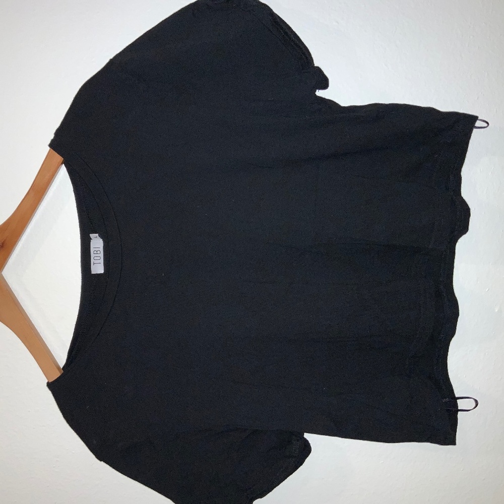 Women’s/girls black t-shirt crop top/mid drift